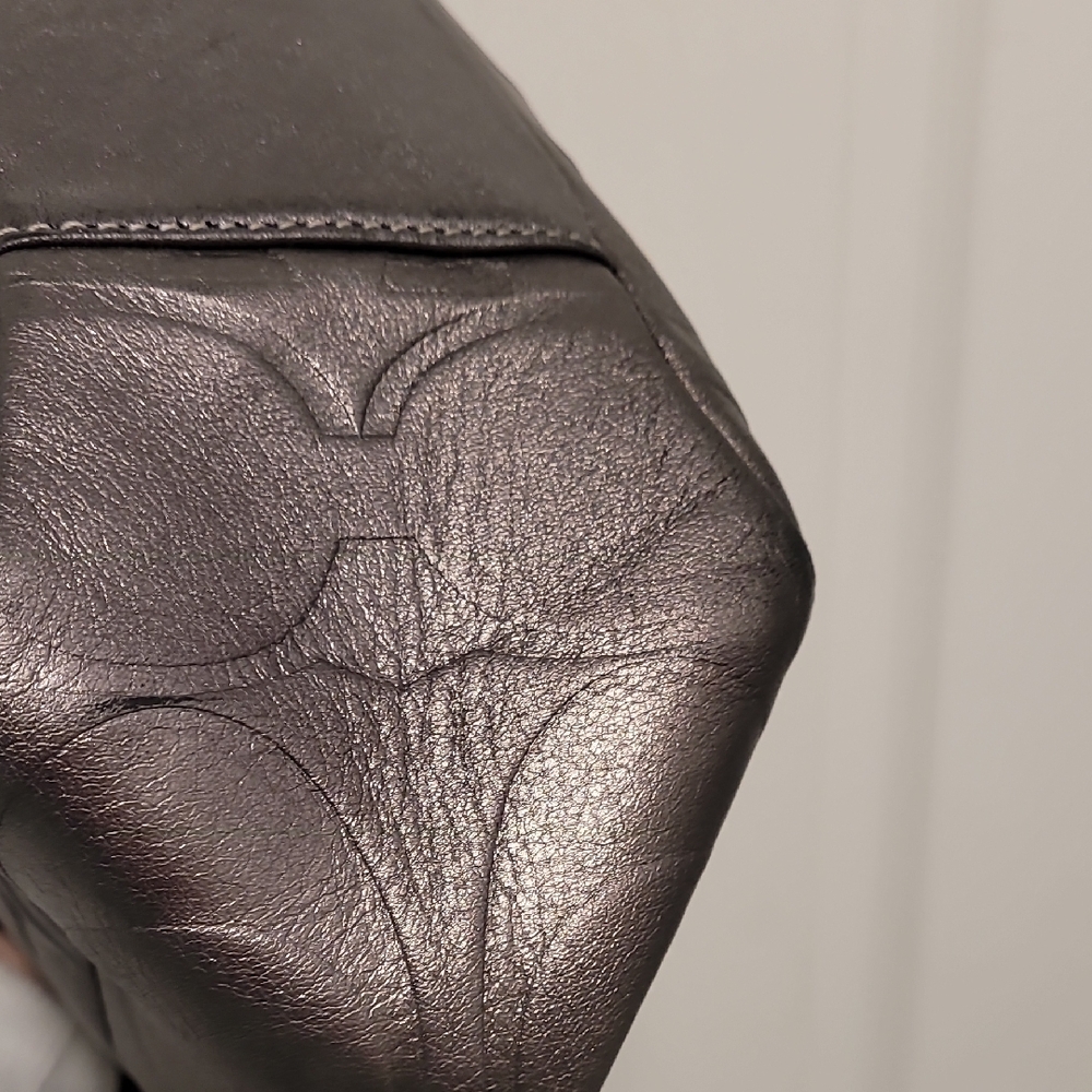 Coach Silver Shoulder Bag with Embossed Design Excellent Condition - Picture 7 of 7